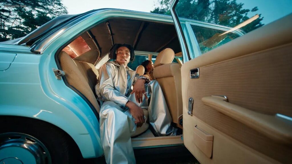 Fola & Bahdboi Oml – Alone (official Video)